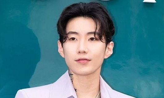 박재범 미국 투어 대기실, 양손에 쥔 그것 정체