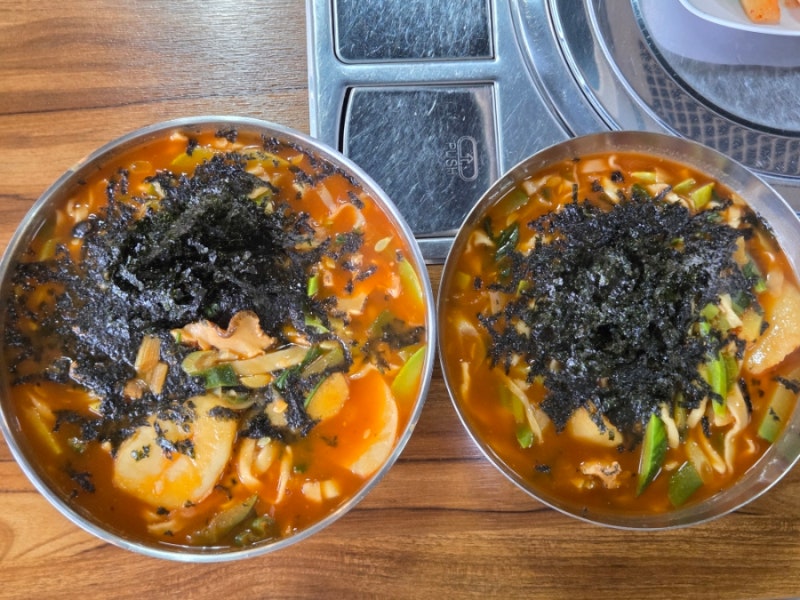 속초 장칼국수 맛집 왕박골식당, 소라 듬뿍 장칼국수