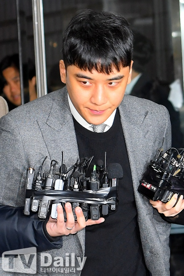 빅뱅 출신 승리, 특수폭행 혐의 피소…강남경찰서 수사