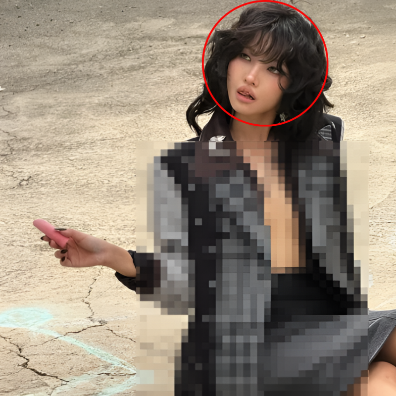 아이들 소연 과감한 노브라 패션, 체크 재킷으로 완성한 파격 스타일