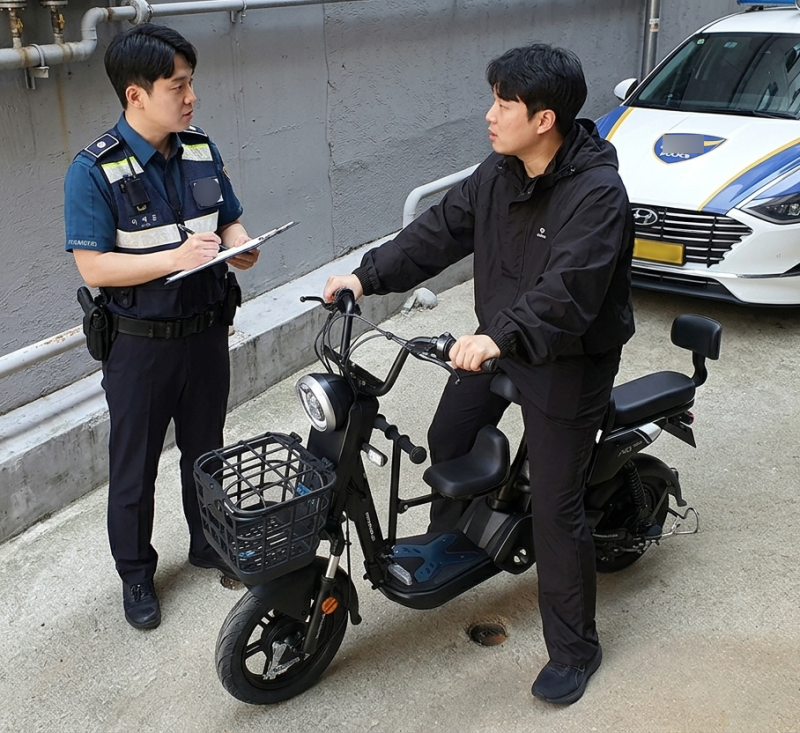 전기자전거 전기전동스쿠터 PM 자토바이 법적인 부분 다! 다! 알려줘!!! 도로 자전거도로 헬멧....