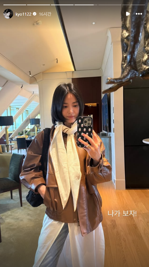 송혜교 가죽재킷 단발 가을미모, 가을 분위기가 더 눈길 끄는 이유
