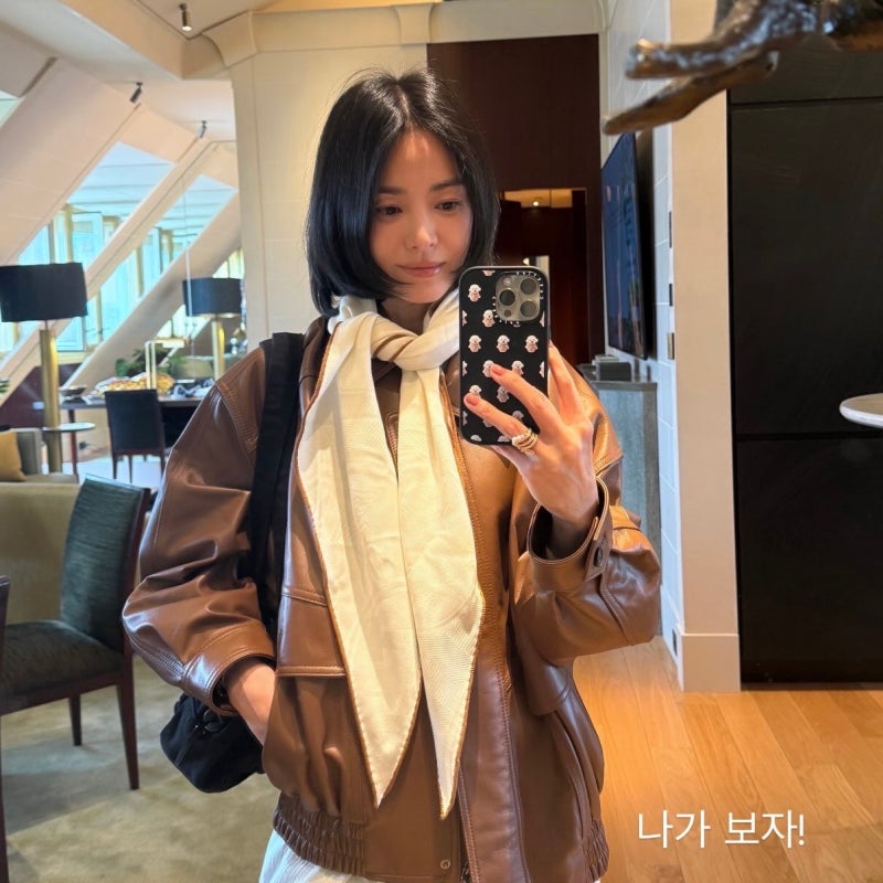 "그냥 안감인 줄 알았는데?" 송혜교가 툭 걸친 150만 원대 스카프 정체