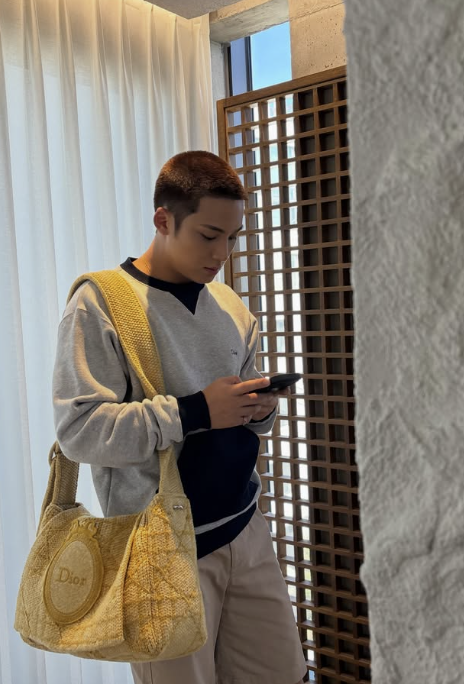 "빡빡" 사진 올리고 입소한 세븐틴 민규, 대체복무 시작과 멤버들 현재 상황