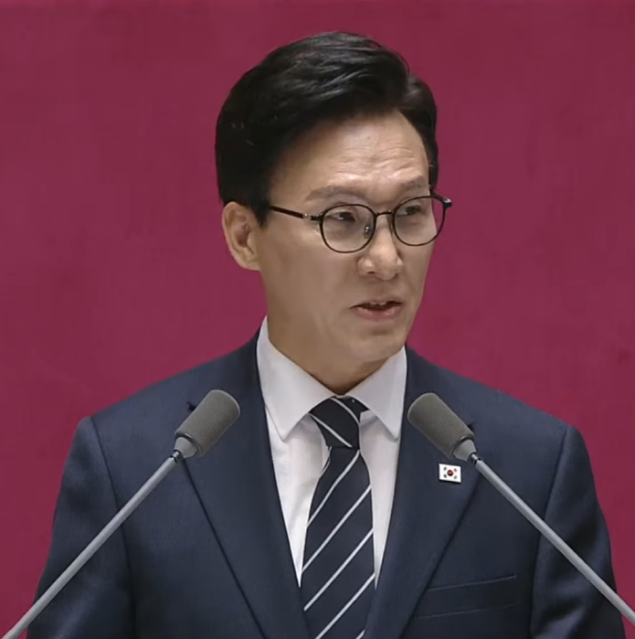 카메라에 찍힌 김민석 수첩…‘서울시장 후보 청래’에 ‘한동훈·이진숙 OUT’