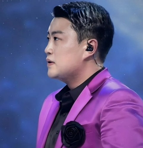 김호중 공식팬카페 [팬덤의 상징색]=[보라색]?[임페리얼 퍼플]? 의미
