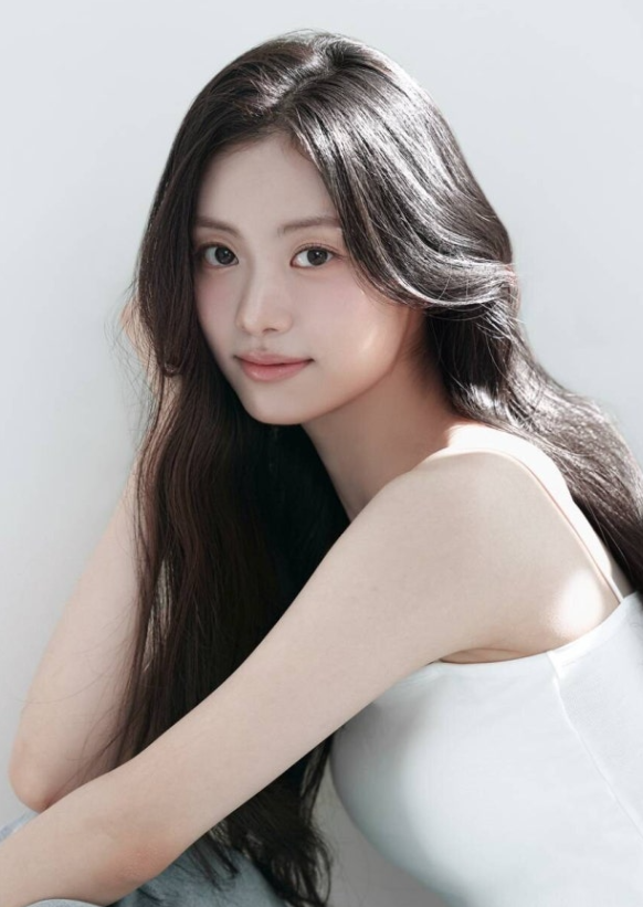 '학폭 논란' 르세라핌 탈퇴 김가람, 배우로 새 출발…프로필·나이·키·학력·소속사 총정리
