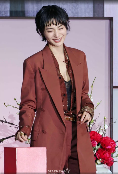 생애 첫 사극에 '과부' 역인데... 세상 보이시했던 나나 반전 시사회 룩