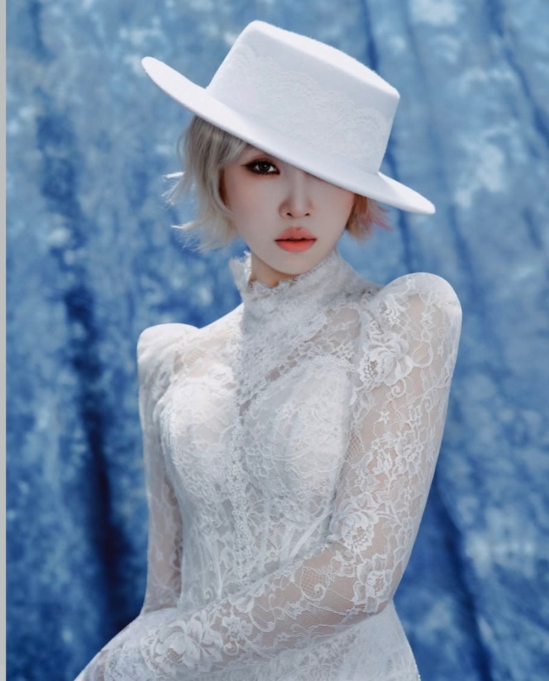 2NE1 공민지 결혼식 웨딩촬영인가?? 새하얀 웨딩드레스 입고 공개한 사진 정체