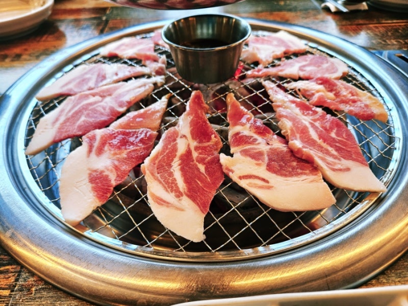 양양현지인맛집 한돈숯불촌 숯불에 구워 먹는 꼬들살과 돼지갈비 솔직후기