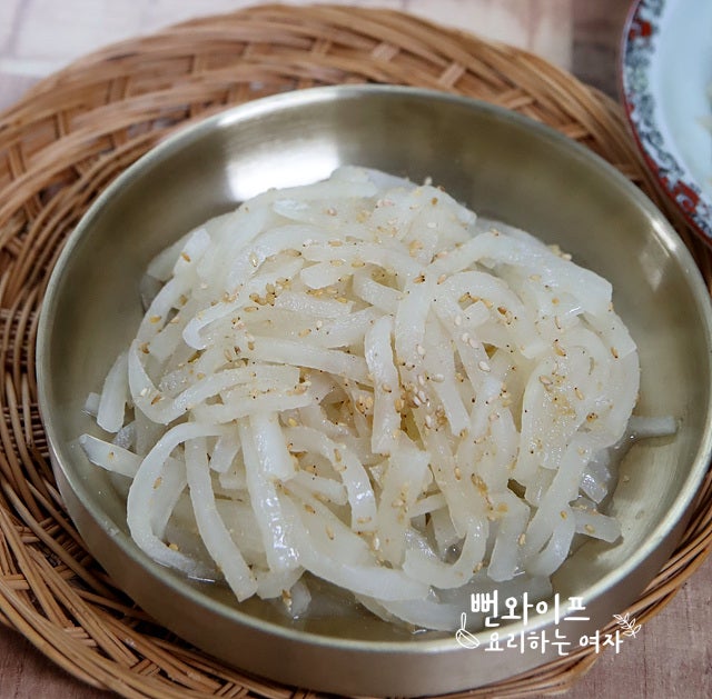 무나물볶음, 부서지지 않고 쓴맛 없는 무나물 레시피, 명절 음식