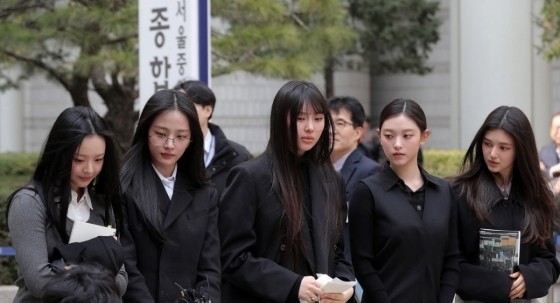 뉴진스 ‘ETA’ 뮤비 10억 소송, 10월 항소심 결론…<b>어도어</b> vs <b>돌고래</b>....