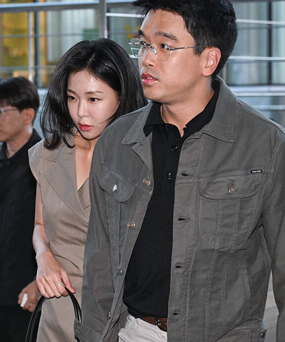 재벌가 시집간 뒤 8년 만에 나타난 이다희 전 아나운서…명품 스타일 눈길