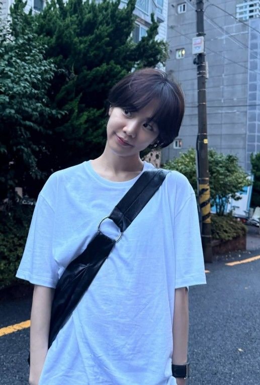 한지은 숏컷 변신, 데뷔 20년 로코퀸 상징을 자른 건 무슨 신호일까?
