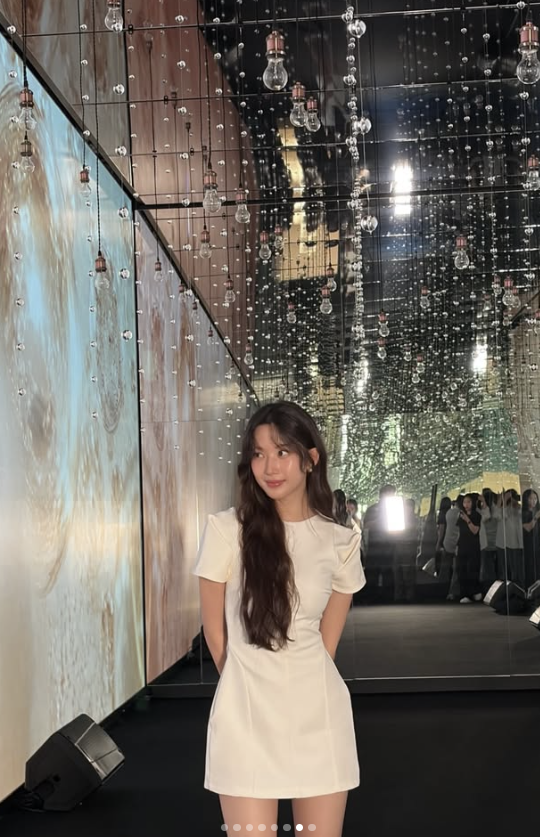 문가영 화이트 원피스 뭐길래…성수동 올화이트룩, 심플한데 더 눈에 띄었다