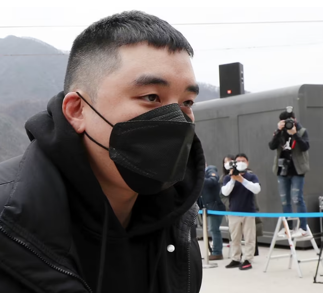 "출소한 지 얼마나 됐다고..." '빅뱅 출신' 승리, 강남 식당서 지인 폭행 ➡️ '특수폭행' 혐의 ....