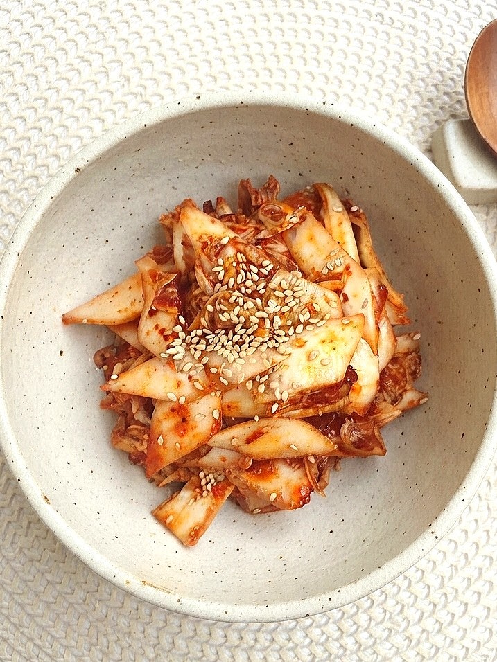 "아삭함이 살아있는 특급 비법!" 실패 없는 초간단 알배추 겉절이 레시피