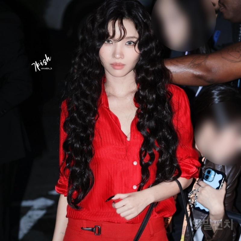뉴욕 코치 쇼에 등장한 올레드 수트, 헤어까지 바꾼 아이들 전소연 패션