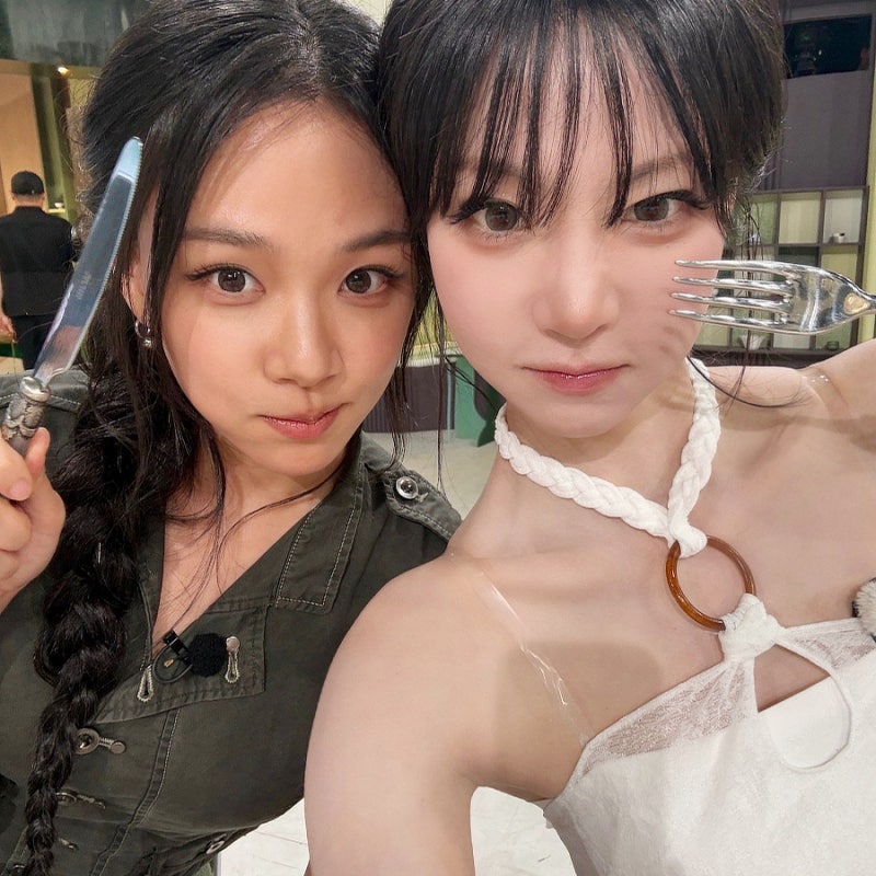 혈육이랑 뽀뽀를? 현실 자매 케미 보여준 냉부 비비 나경 자매 옷