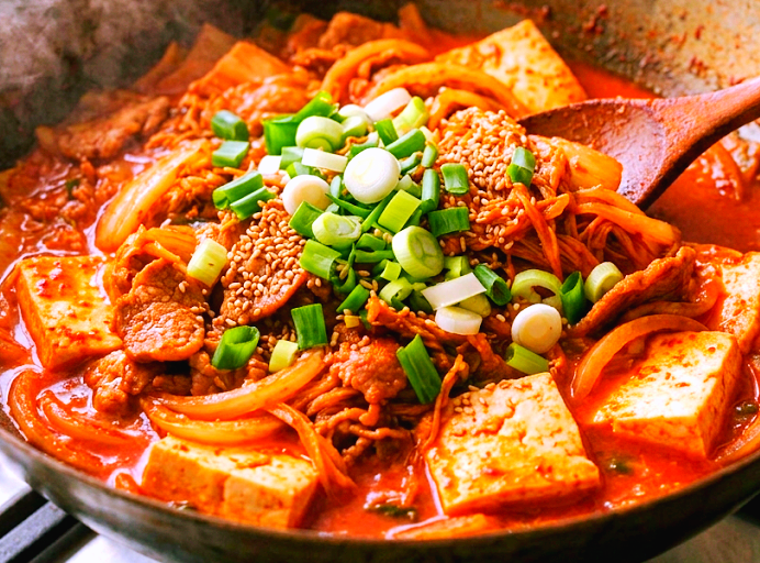 돼지고기 넣고 국물 진하게 끓이는법