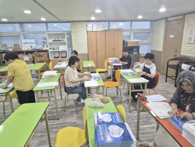 2026 생명사랑밤길걷기 포스터 배부 준비 작업