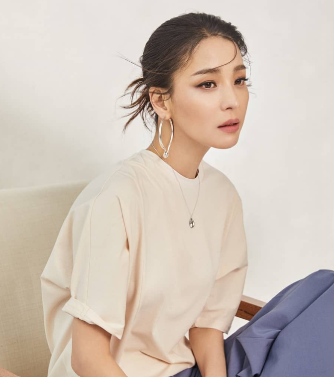 한고은 프로필 나이 남편 신영수 욕실 사고 “10분간 못 일어난 근황”