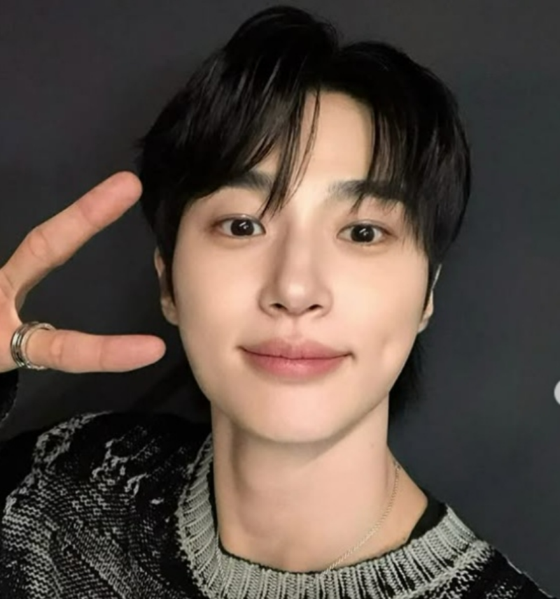 변우석 프로필 키 나이 혈액형 MBTI 고향 재산 가족 학력 소속사 데뷔작 사건사고