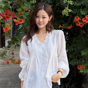 아워호프 포엠 러플 블라우스 실물 착샷 사이즈 팁 봤더니 싹 다 다르다는데