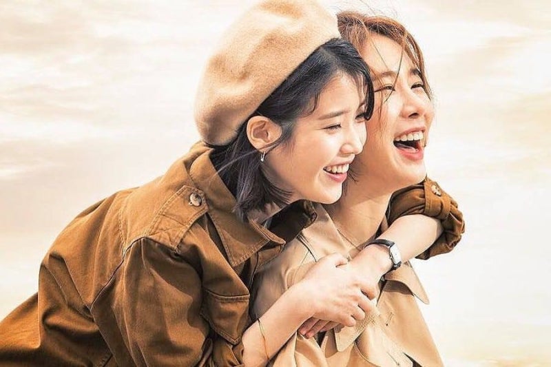 아이유가 유인나에게 바친 신곡…“세상이 무너져도 너를 위해 장난칠게”