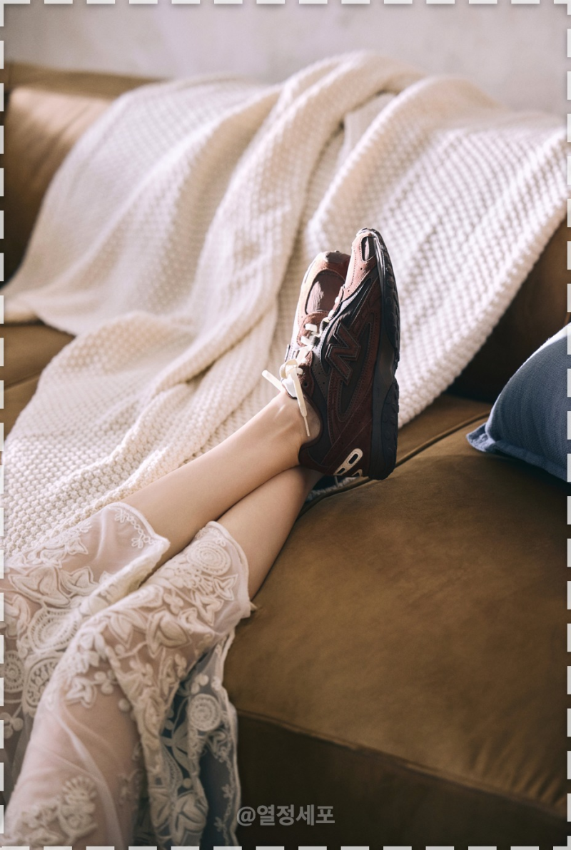 가을 신발 판도 싹 바뀜.. 정려원이 신자마자 터진 뉴발란스 204L