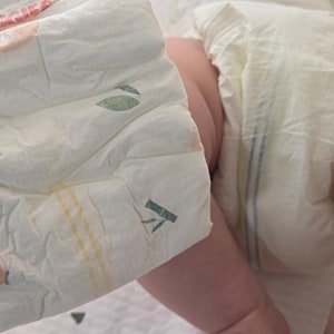 이렇게 안 하면 기저귀 샌다고? 신생아 기저귀 가는 법, 기저귀 깔끔하게 버리는 법