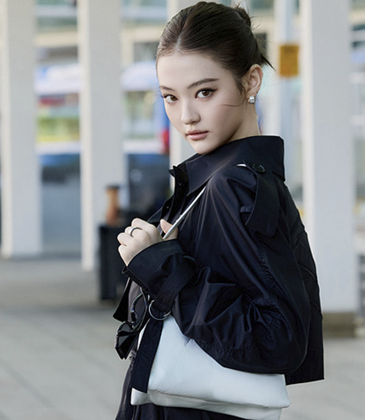 박규영 미야오 엘라 공항 패션 옷 코스 COS 가방 코디,자켓, 코트