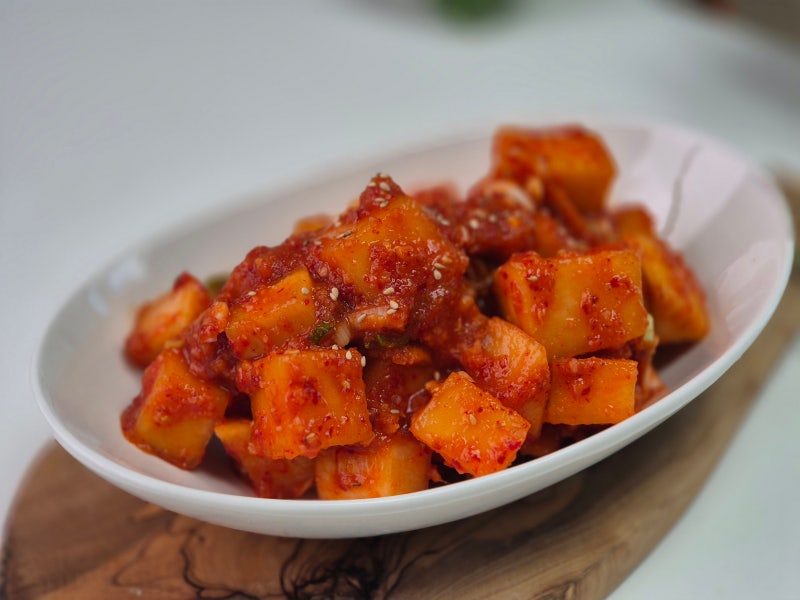 언니네 산지직송 염정아 깍두기 만드는 법 절일때 이것 넣으면 톡 쏘는 아삭한 식감 살린다