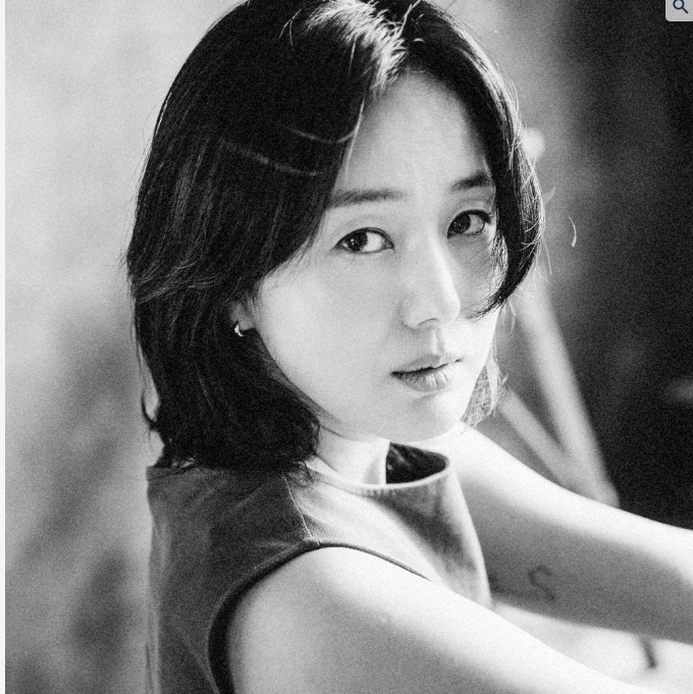[충격] 서핑 강사인 줄 알았는데 한의사? 배우 윤진서, 제주 시골서 올린 마당 결혼식