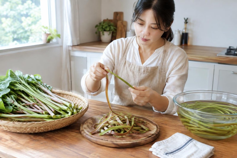 고구마줄기 볶음 황금레시피 껍질 손질부터 비린내 잡는 법까지