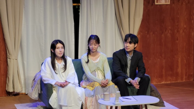 심리스릴러연극 빈 집에 홀로 있는 김경란 배우