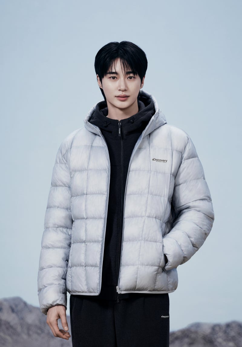 디스커버리 26FW 변우석 화보 공개, 남자 경량패딩 바람막이 러닝화 추천