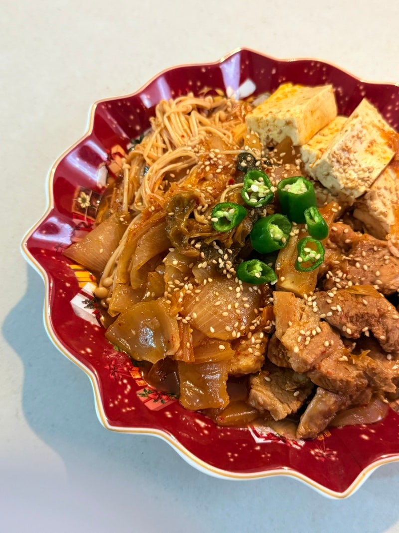 삼겹살김치찜 초간단 레시피 묵은지를 푹 끓여 만든 삼겹살김치찜