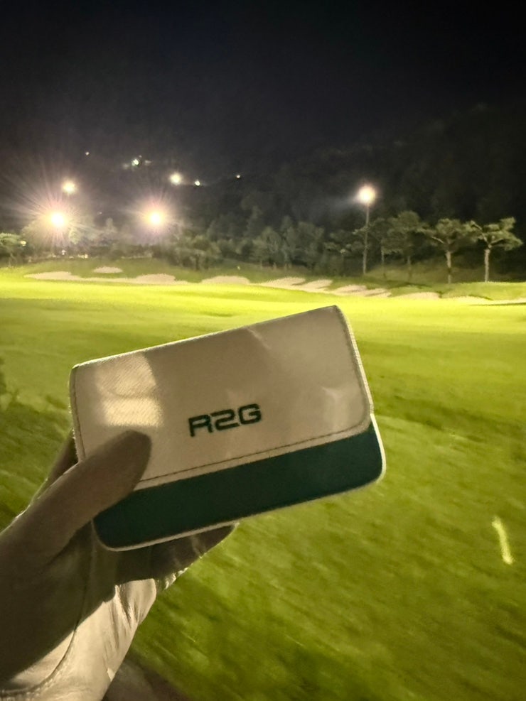 여성골퍼 추천 | 가볍고 성능좋은 골프 거리측정기 알투지 R2G 메이트 미니 OLED (야간 라운딩 ....