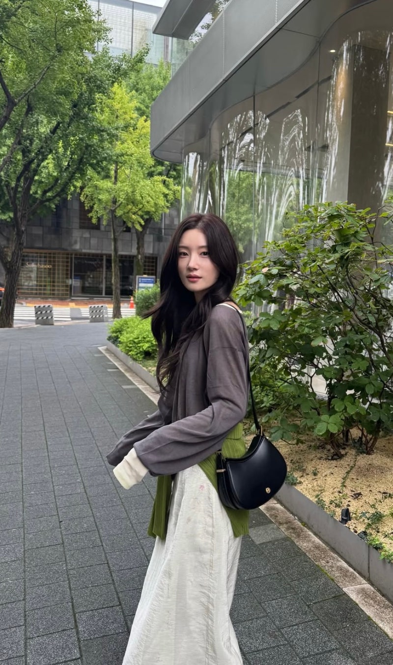 정채연 마리백 벨류엣 가방, 청순한 가을 데일리백 코디