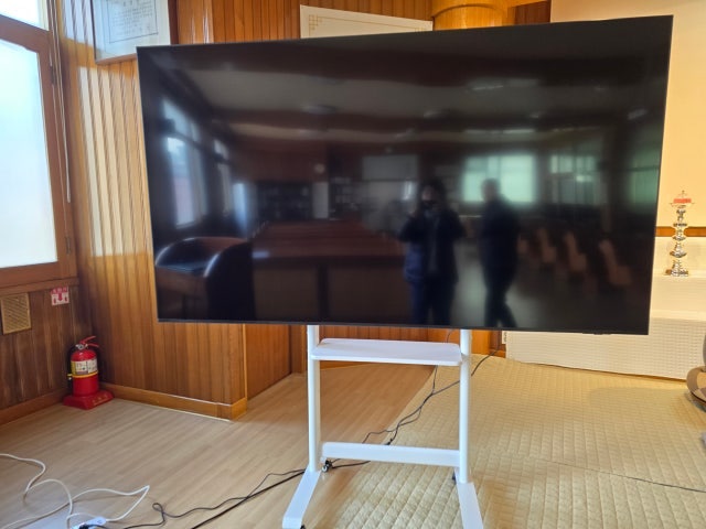 와룡물산 WYM006 이동식 TV거치대, 거실·회의실 TV 배치 자유롭게 바꾸기