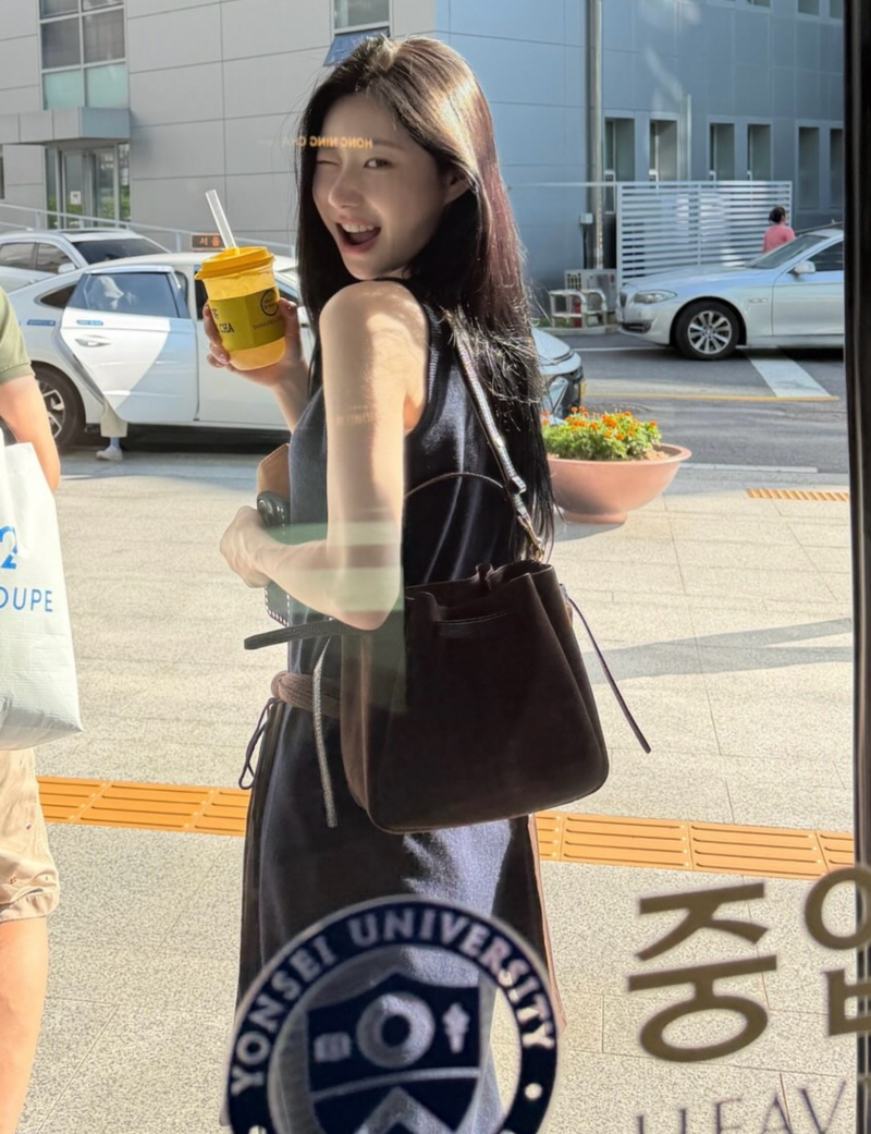 요즘 사복 원탑이라는 채령 패션 르셉템버 오끌레르 토리버치 가방 브랜드 가격 착장정보