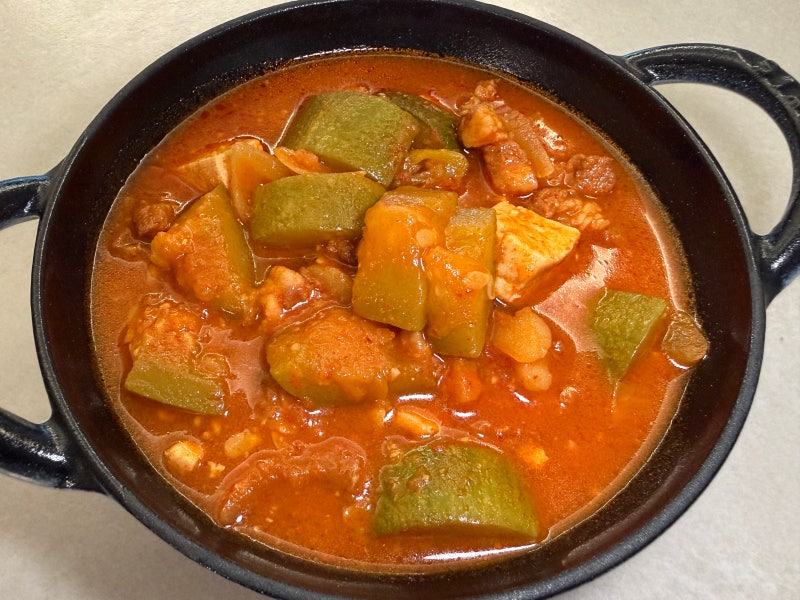 얼큰한 고추장찌개 레시피| 칼칼하고 진한 국물과 큼직한 야채가 들어간 찌개 레시피