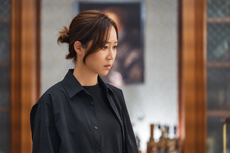 '유부녀킬러' 공효진이 러시아를 떠난 이유는? 신현수와 얽힌 과거 공개 !