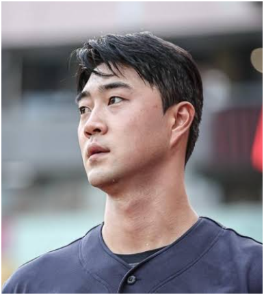 “160km 욕심 내려놓자 살아났다”…롯데 윤성빈 4경기 연속 무실점, 9년 기다린 파이어볼러 ....