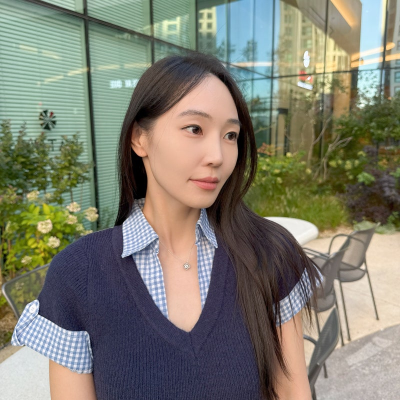 "스스로 움직이는 캐럿" 영롱한 네잎클로버 여자 데일리 목걸이