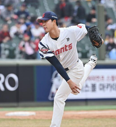 “4개월 만에 달라졌다” 롯데 윤성빈, 1군 복귀가 다시 보이는 이유는? 160km보다 무서운 건 ....