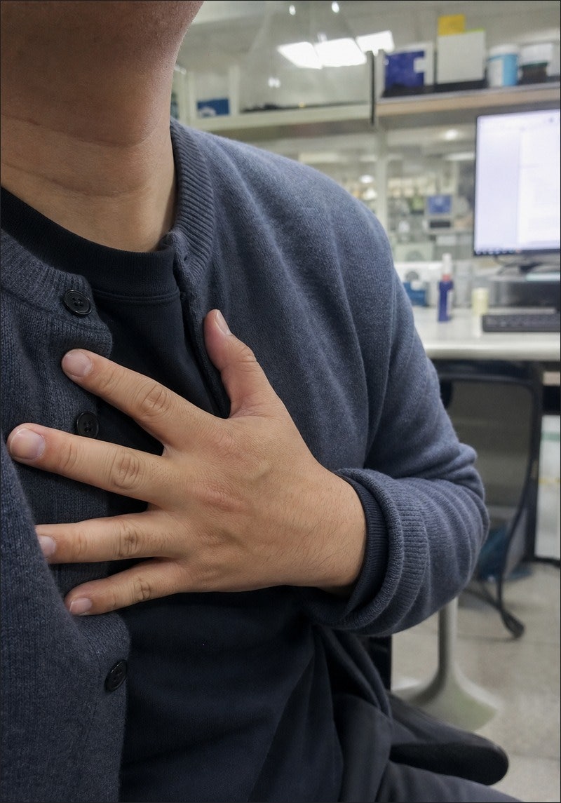 남자오른쪽가슴통증 원인 총정리, 심장 문제일까 근육 문제일까