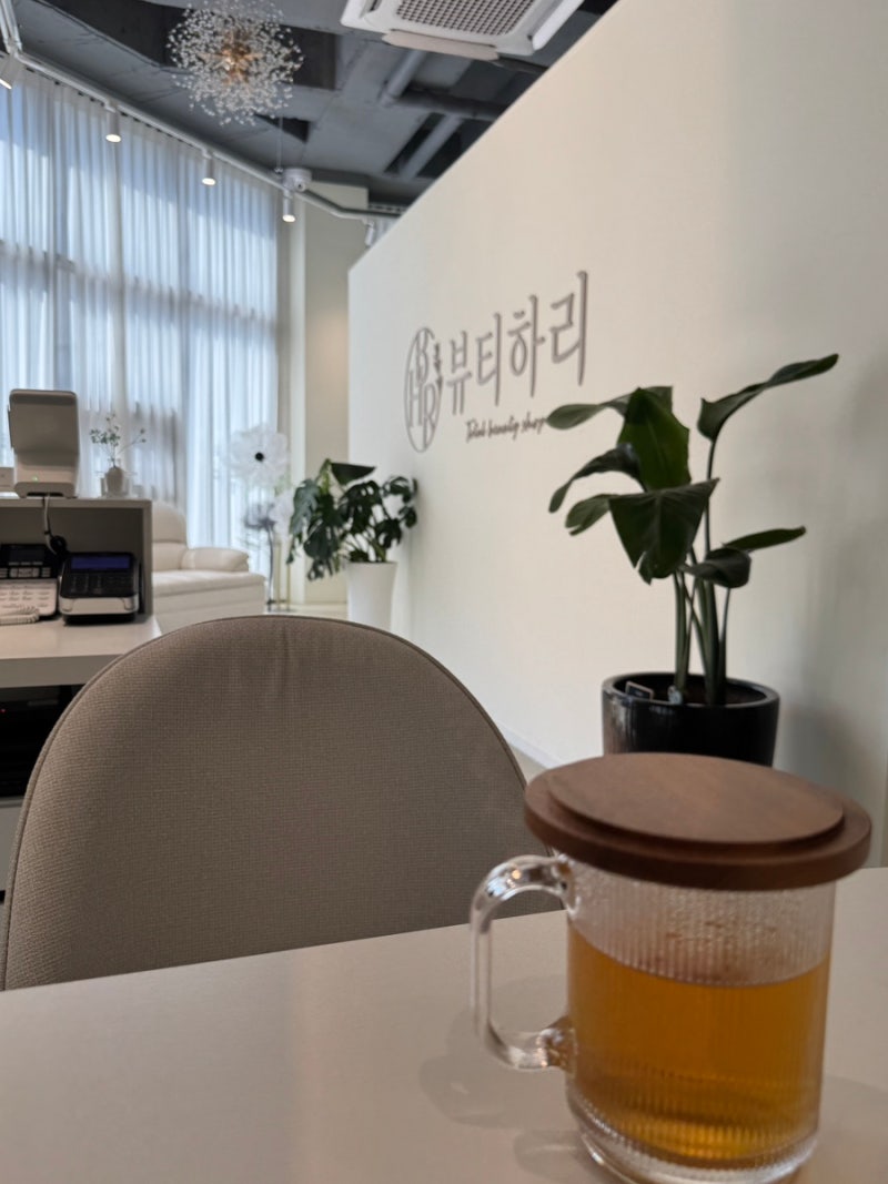 “이 작은 알갱이가 계속 신경 쓰여요” 김포 피부관리 비립종 관리