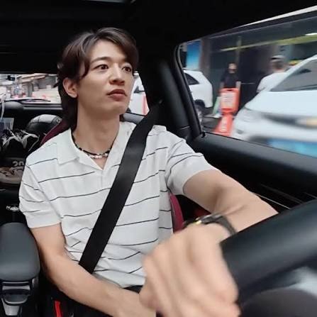 「家は50億ウォンなのに、車はまだこれ？」SHINeeミンホ、10年間乗り続けている意外な愛車